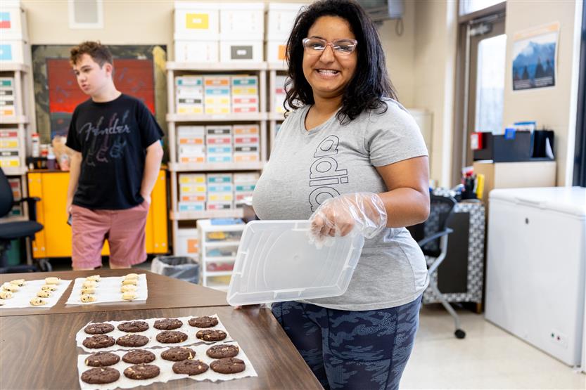 Brentwood High students run a cookie store